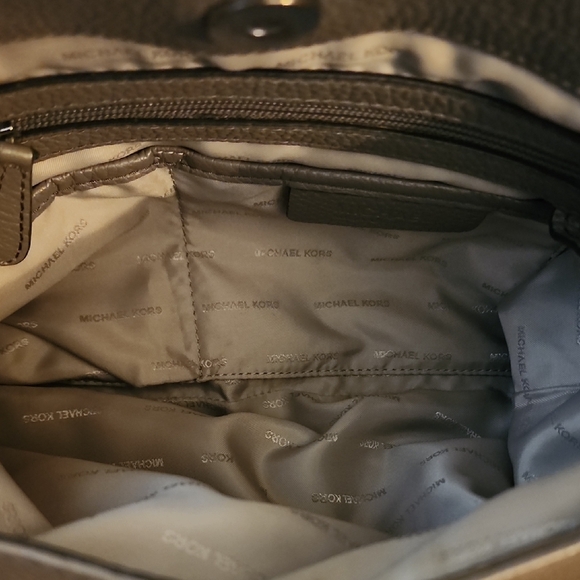 Michael Michael Kors Jet Set Chain Leather Tote. - Picture 3 of 16